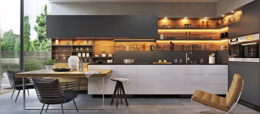 Moderne Küche in transparentem Neubau und Lounge Große Modul Küche in Neubau mit Kochinsel und weitergeführten Esstisch